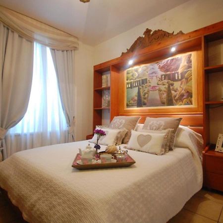 The Right Place 4U Domus Savelli Boutique Apartment Рим Екстер'єр фото